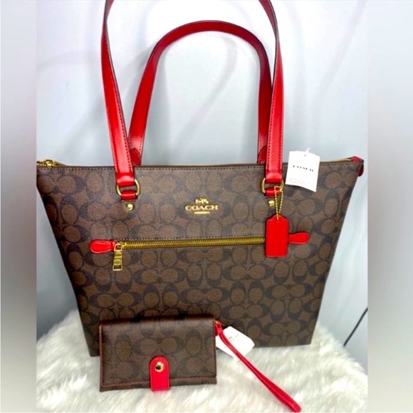 NWT COACH GALLERY TOTE WITH WRISTLET - Picture 1 of 3